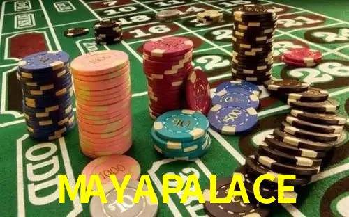 Interfaz de la app móvil MAYAPALACE en un smartphone moderno
